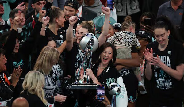 Toronto Tempo reportedly hiring head coach Sandy Brondello, who guided Liberty to 2024 WNBA title